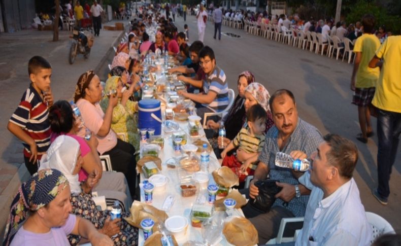 Milletvekili Erdinç, Kozan’da vatandaşlarla iftar yaptı