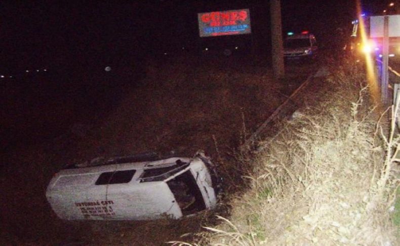 Minibüs şarampole yuvarlandı: 1 ölü, 1 yaralı