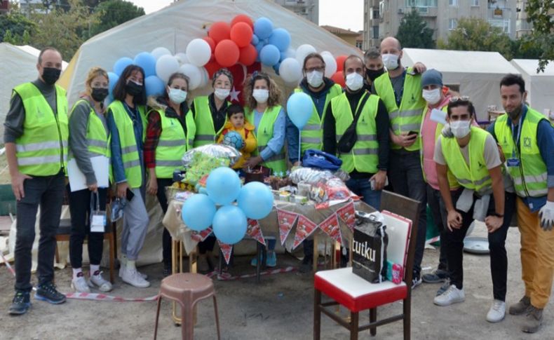 Minik depremzedeye doğum günü sürprizi