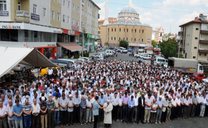 Mısır ve Suriye'deki katliamlarda öldürülenler için gıyabi cenaze namazı