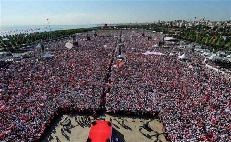 Miting alanında CHP'ye göre kaç kişi vardı'