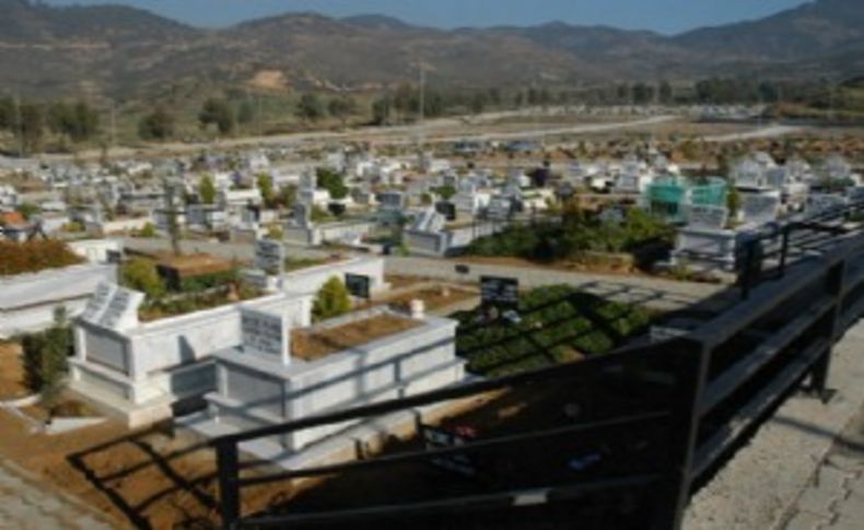 İzmir'de Anneler Günü’ne özel: Mezarlıklarda ring seferi