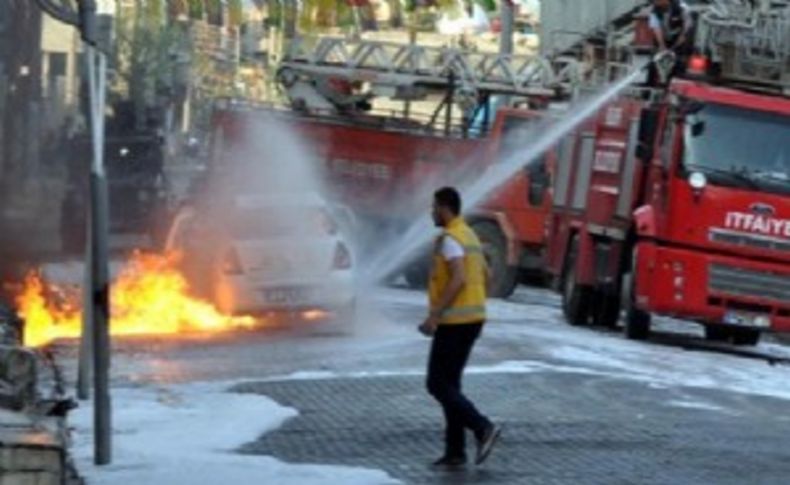 Kadın polisi molotofla yaktılar