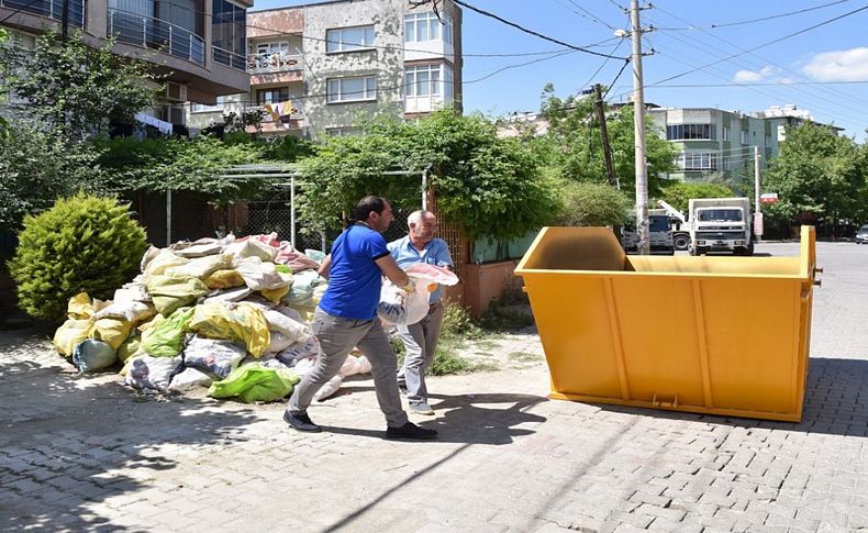 Moloz atıkları konteyner ile toplanıyor