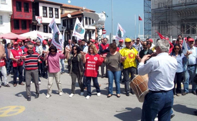 Mudanya'da 1 Mayıs'a halaylı kutlama