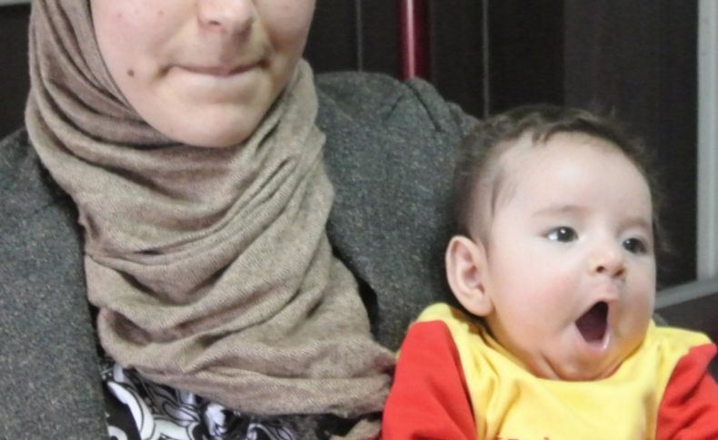 Müftü Çortul, sünnet olan Suriyeli bebeğe kirvelik yaptı