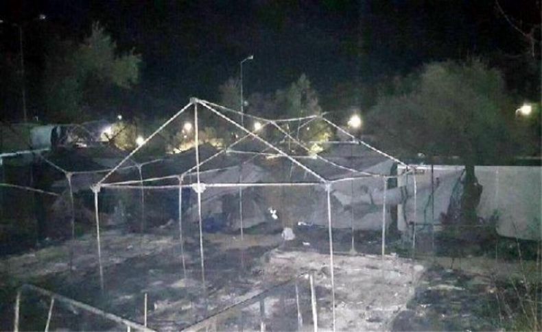 Mülteci kampında isyan kampı ateşe verdiler