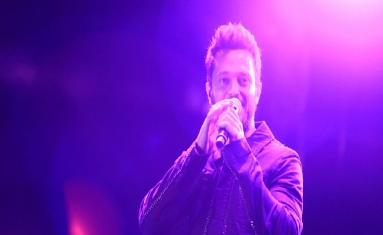 Murat Boz, Fethiye’deki konserinde 15 bin kişiyi coşturdu