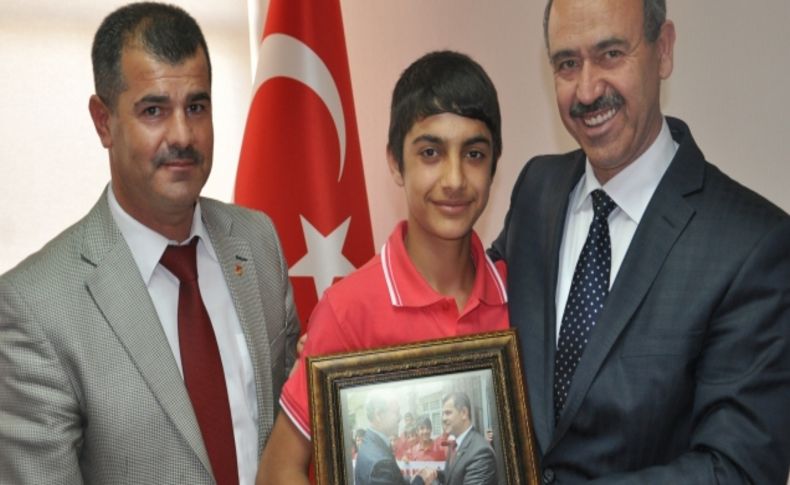 Muş Lalezar Spor heyeti, Vali Büyükersoy’u ziyaret etti