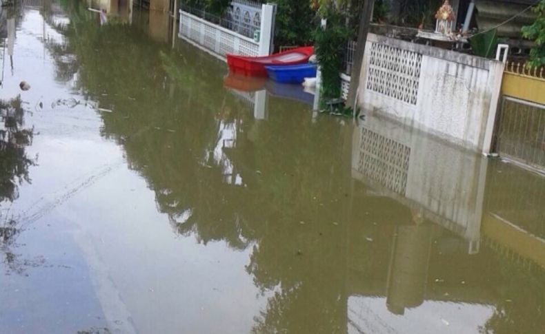 Muson yağmurları, Tayland'da birçok şehri sular altında bıraktı