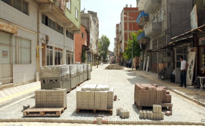 Mustafakemalpaşa'da cadde ve sokaklar parke taşına kavuşuyor