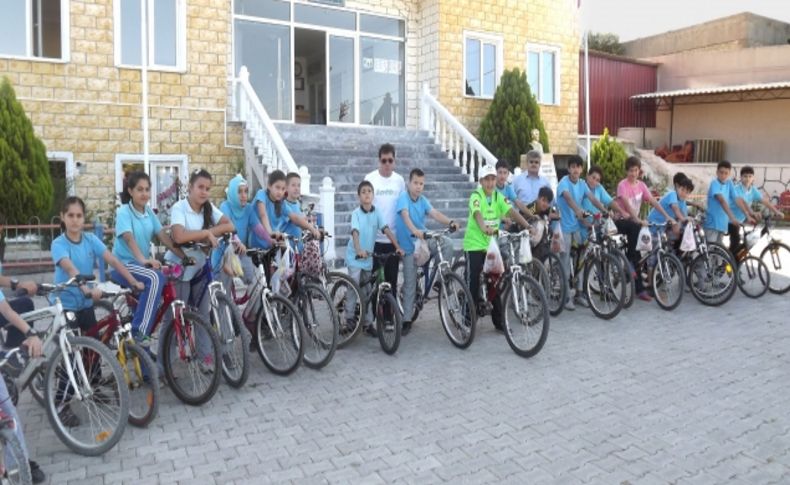 Mutlu Koleji öğrencileri daha temiz çevre için pedal çevirdi
