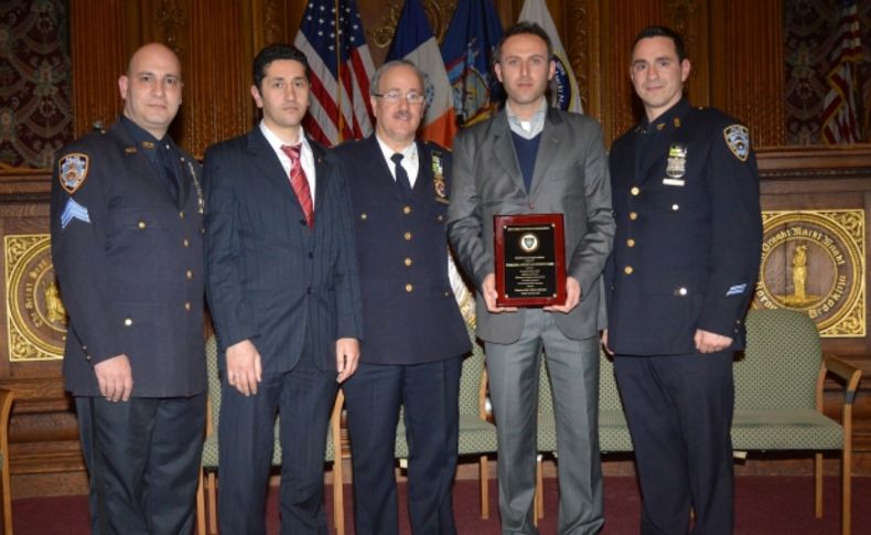 New York polisinden Türk gençlere ödül
