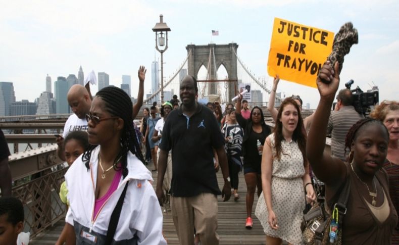New York'ta yüzlerce kişi Trayvon Martin için yürüdü