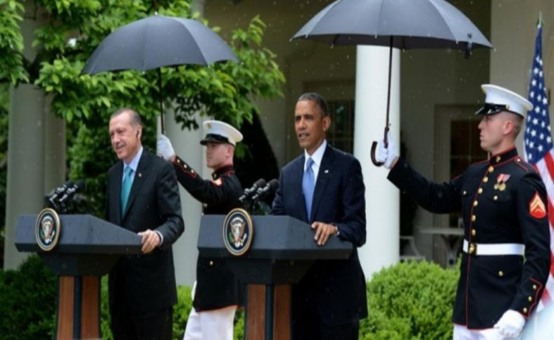 Obama’nın askerlere şemsiye tutturması yasakmış