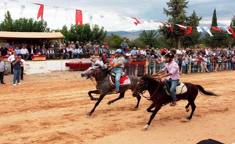 Ödemiş'te rahvan at yarışları yapıldı