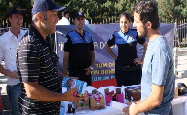 Öğrenci ve polisler 'İlk Adımda Dost Eli' projesiyle dost oluyor