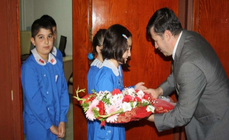 Öğrencilerden Milli Eğitim Müdürü Başak’a ziyaret