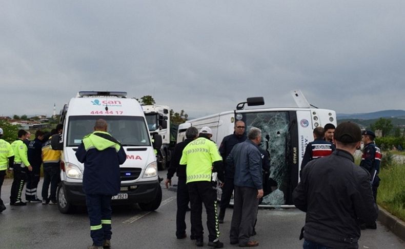 Öğrencileri taşıyan minibüs devrildi: 25 yaralı