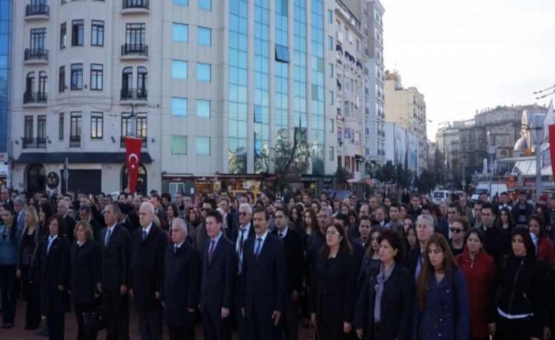 Öğretmenler Günü dolayısıyla Taksim’de tören yapıldı