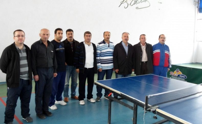 Öğretmenler masa tenisinde turnuvasında yarıştı