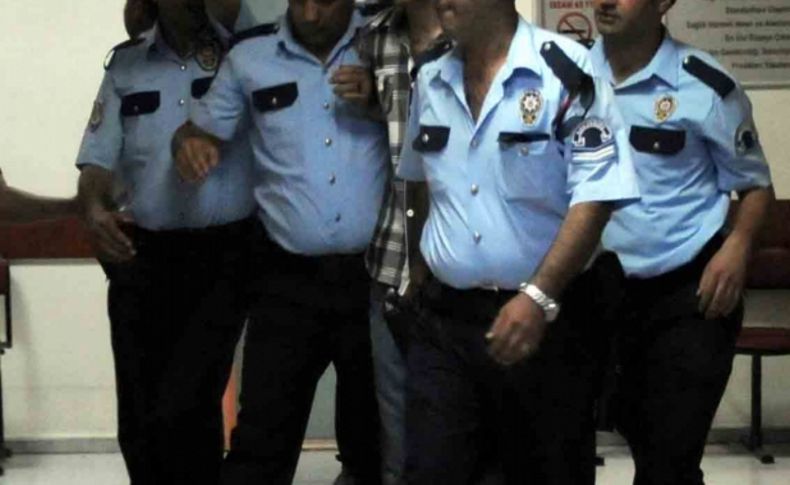 Okul önünde uyuşturucuyla yakalandı, gazetecilere saldırdı