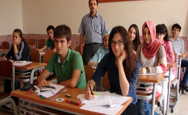 Okullar tatile girdi ama onlar günde hala 7 saat ders çalışıyor (Özel)