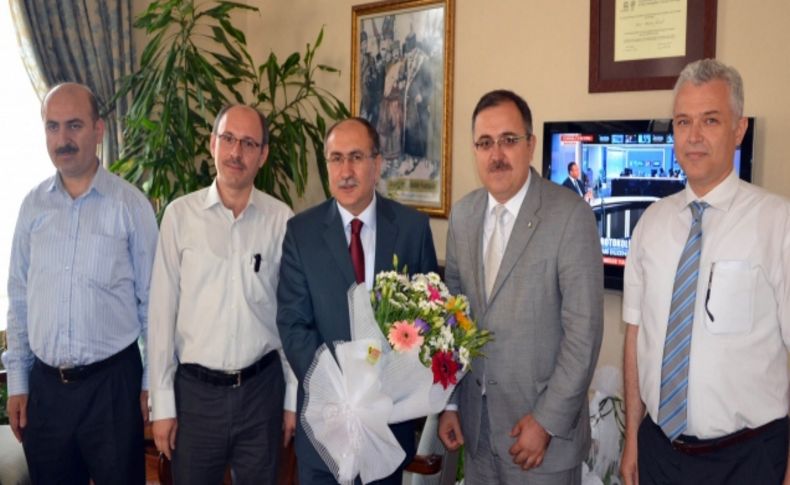Okuma salonlarında 23 öğretmen, bin 200 öğrenciye ücretsiz eğitim veriyor
