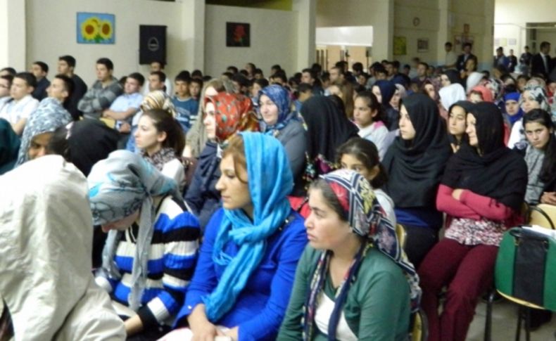 Okuma salonu öğrencilerinin Kutlu Doğum programı ilgi gördü