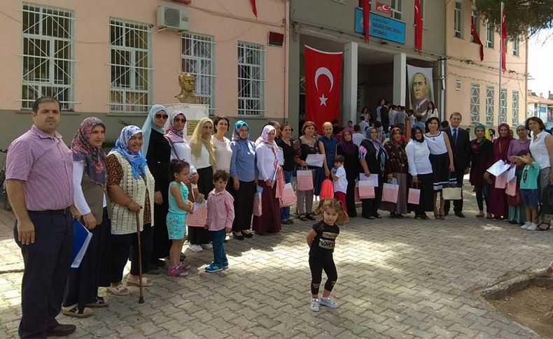 Okur yazar oldular gözyaşlarıyla belgelerini aldılar