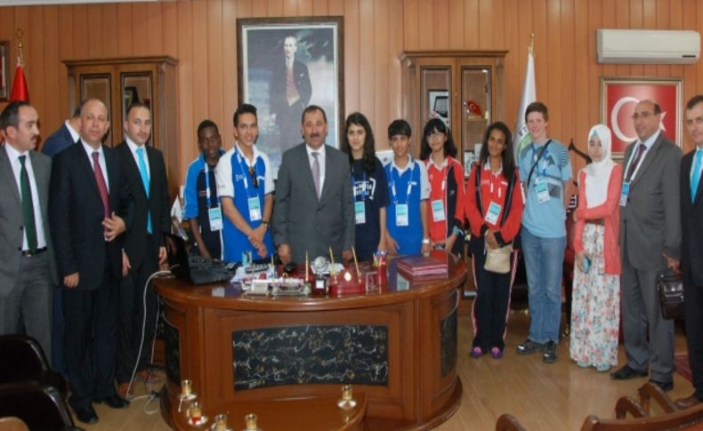 Olimpiyat öğrencileri Başkan Demirel’i ziyaret etti