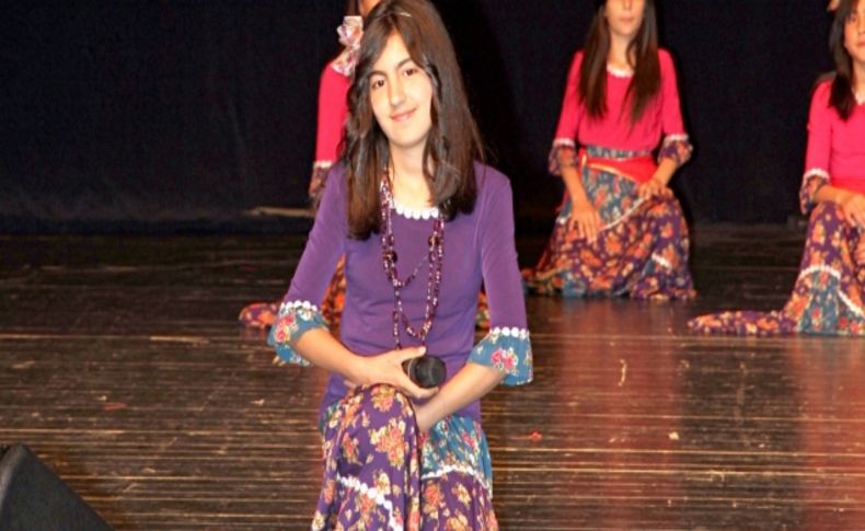 On bin öğrenci arasından seçildiler, 19 dilde türkü söylüyorlar