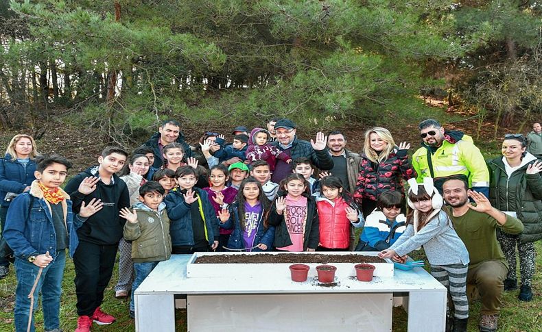 Orman İzmir Kampanyası sürüyor! İzmirli çocuklar meşe palamudu ekti