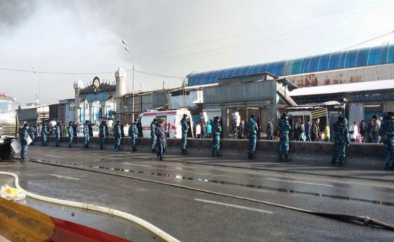 Orta Asya’nın en büyük pazarı Baraholka yine alevlere teslim