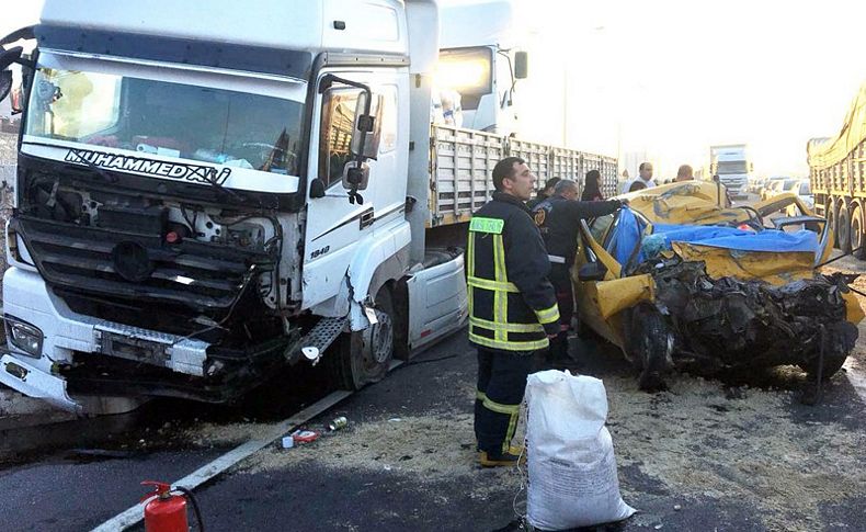 İzmir yolunda feci kaza: 2 ölü