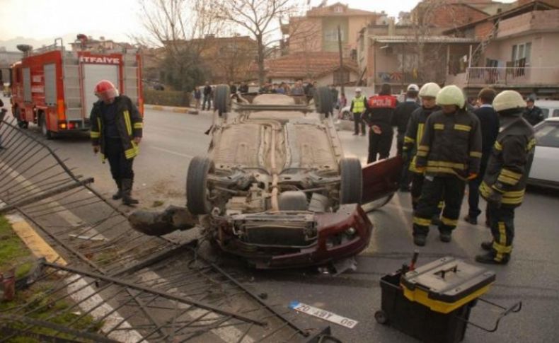 Otomobil takla attı, emniyet kemeri takılı iki genç yaralı kurtuldu