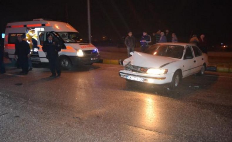 Otomobil TIR'a arkadan çarptı: 1 yaralı