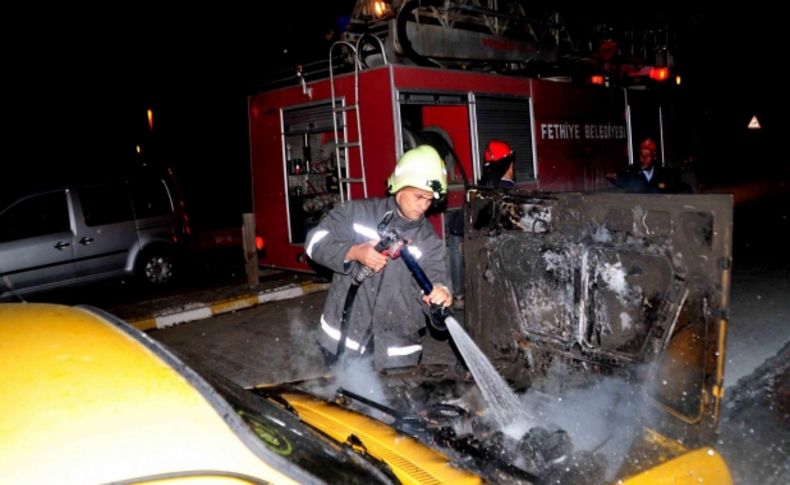 Otomobili yandı, gözyaşlarına boğuldu