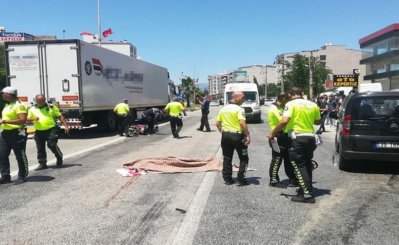 Otomobilin çarptığı elektrikli motosikletli öldü