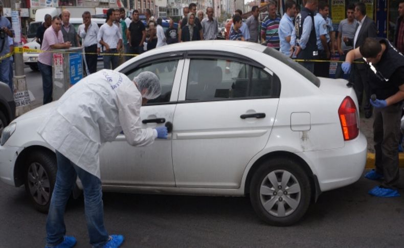 Otomobilin bagajından 4 kilogram altın çaldılar