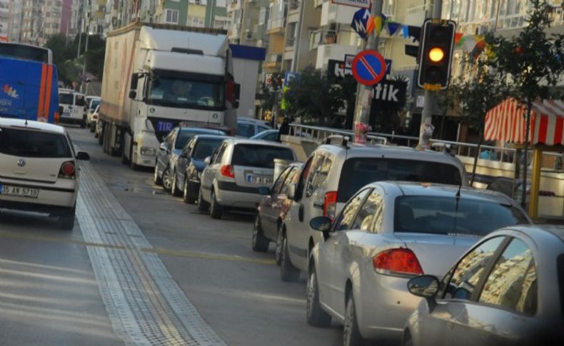 Otoparklar pahalı ve boş, yollar dolu