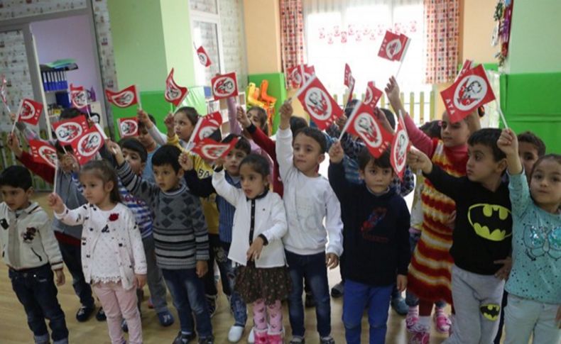 Bornova'da çocuklar eğlenerek öğreniyor