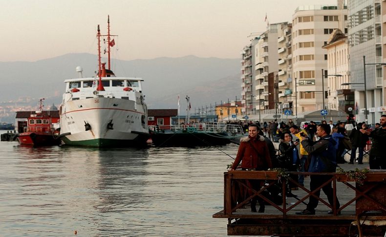 Özdil'den İzmirlilere çağrı: Kocaoğlu'nu ikna edin