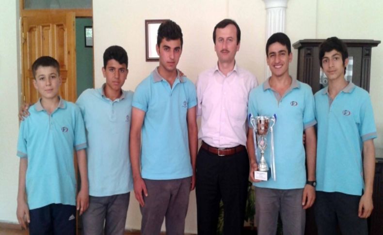 Özel Dicle Fen ve Anadolu Lisesi badmintonda birinci oldu