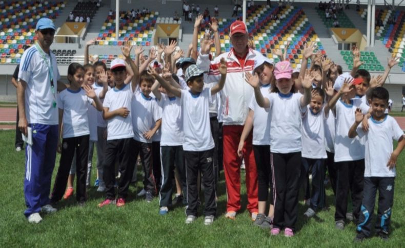 Özel Fırat İlköğretim'in minikleri atletizmde mücadele etti