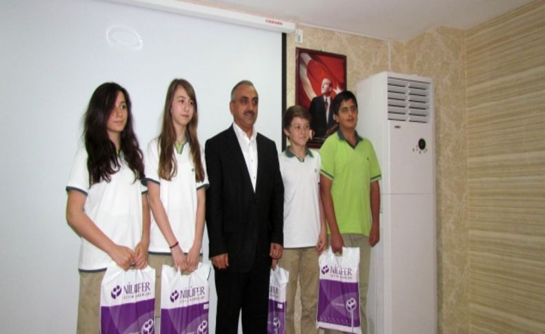 Özel Nilüfer Safvet Koleji yönetim kurulu başarılı öğrencilerini ödüllendirdi