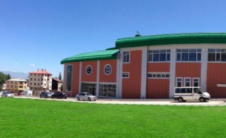 Palandöken Belediyesi yapımı tamamlanan spor salonunu hizmete açıyor