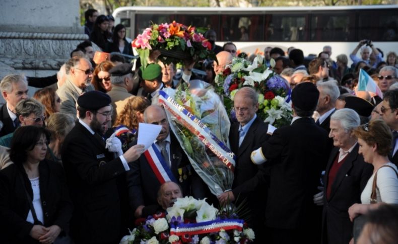 Paris’teki Ermenilerden 24 Nisan yürüyüşü