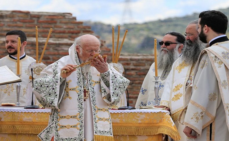 Fener Rum Patriği Bartholomeos İzmir'de ayin yönetti