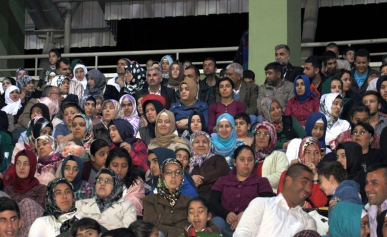 Peygamber sevgisi stadyuma sığmadı